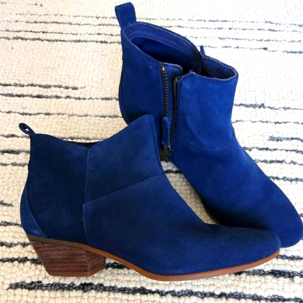 Timberland ortholite suede navy booties size 7.5